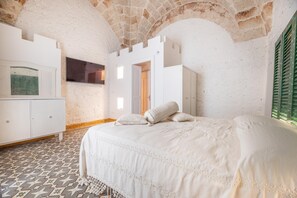 2 Schlafzimmer, Reisekinderbett, Bettwäsche