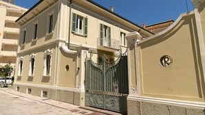 Esterni