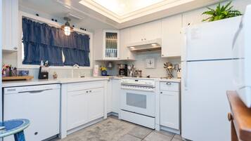 Condo, 1 King Bed, Balcony, Ocean View (#B2-1U - No Pets) | Private kitchen | Fridge, microwave, oven, stovetop