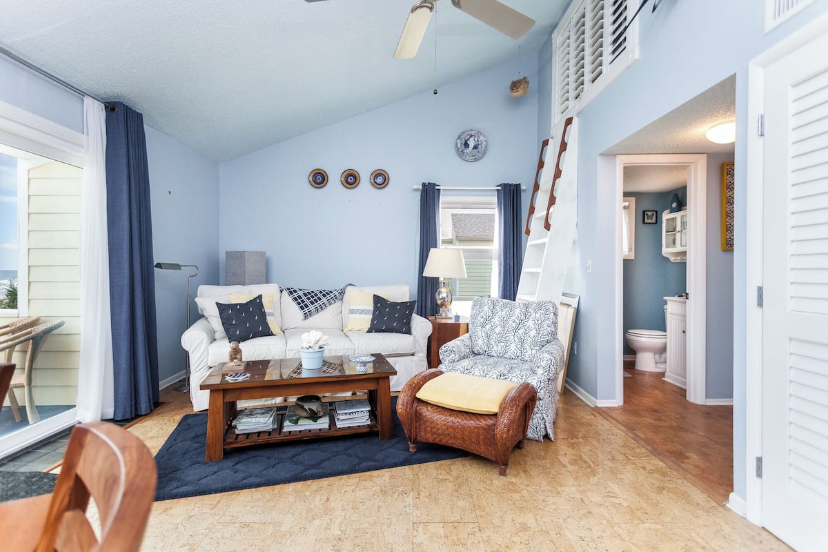 Appart'hôtel, 1 très grand lit, balcon, vue océan (#B2-1U - No Pets) | Coin séjour