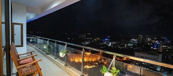 A 5 star luxurious apartment with gym, pool and sauna and wifi.