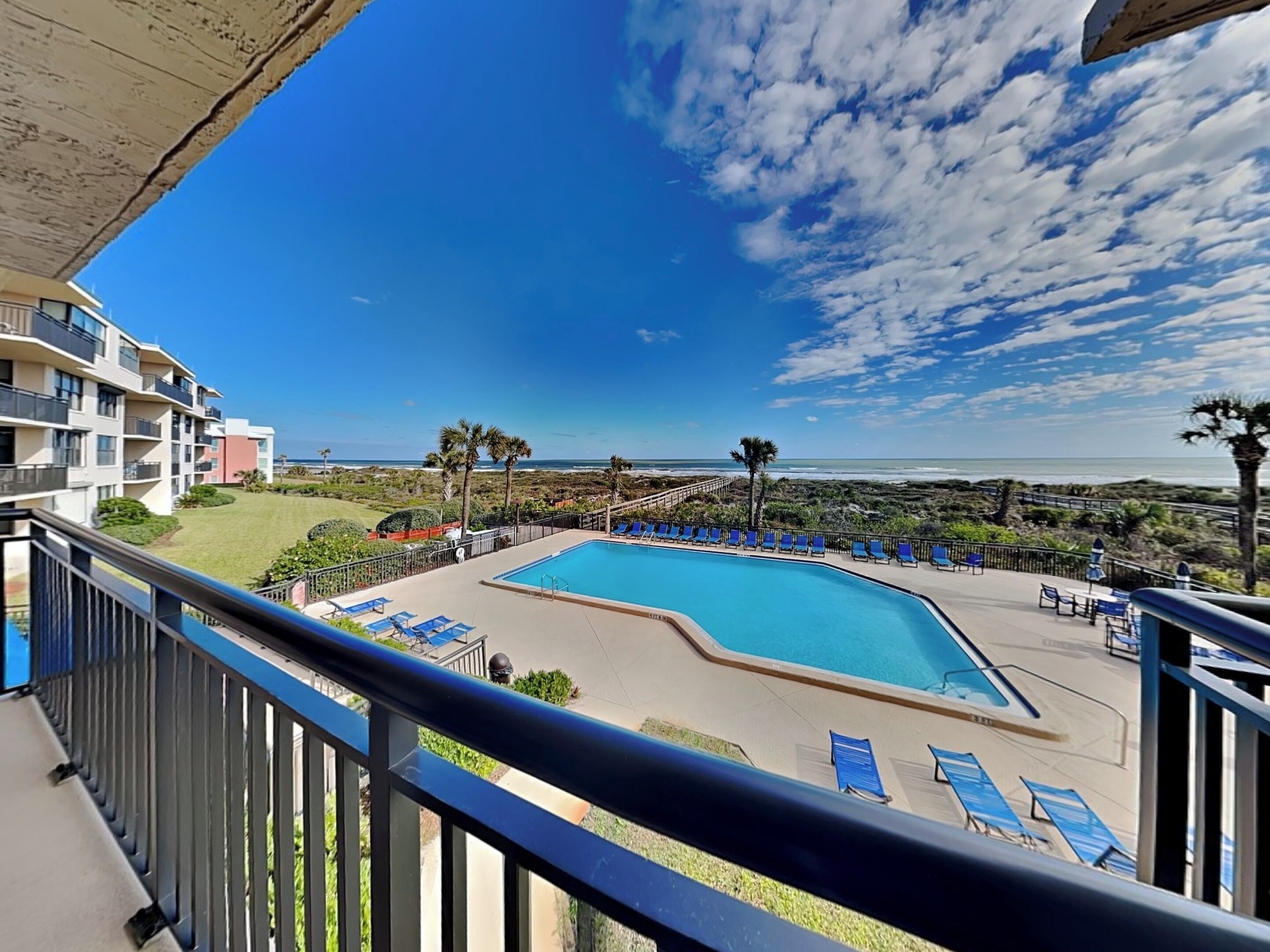 Condo (2 Bedrooms) | Property grounds