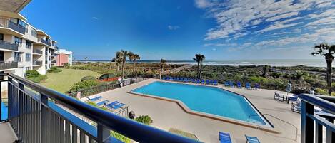 Condo (2 Bedrooms) | Property grounds