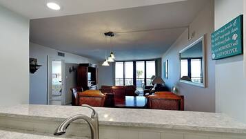 Condo (2 Bedrooms) | Property amenity