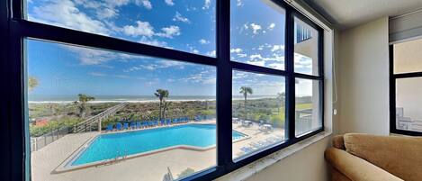 Condo (2 Bedrooms) | Property amenity