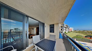 Condo (2 Bedrooms) | Outdoor dining