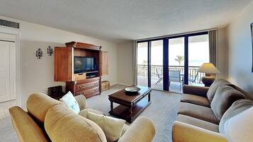 Condo (2 Bedrooms) | Property amenity