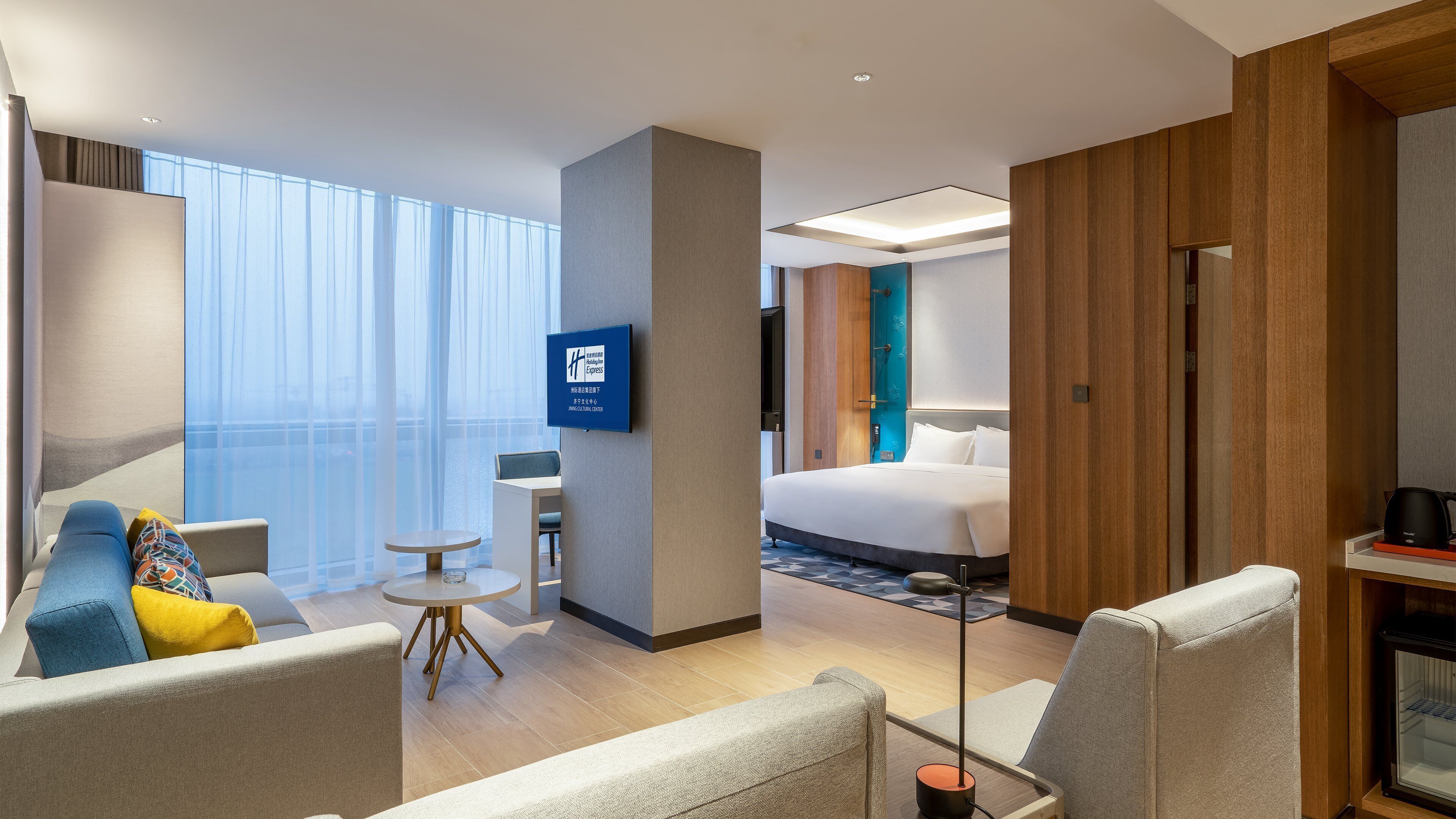Suite, 1 llit de matrimoni gran | Caixa forta a l'habitació i habitacions insonoritzades 