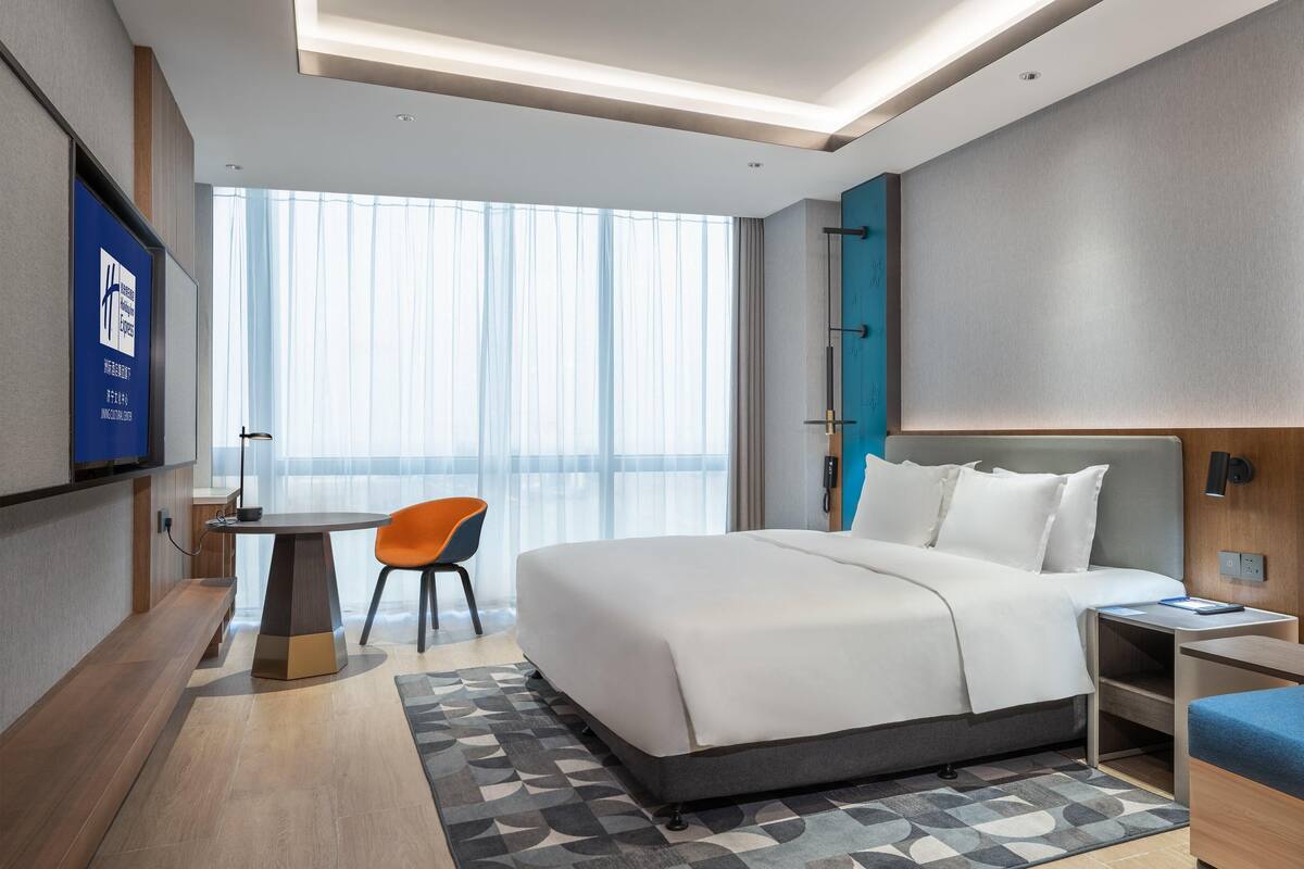 In-room safe, soundproofing