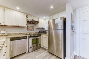 Condo (2 Bedrooms) | Property amenity