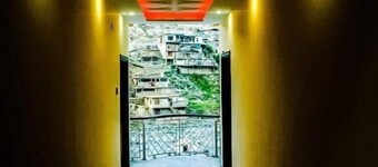 Hotel Hill Palace