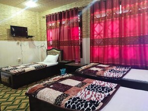 スタンダード トリプルルーム | WiFi (無料)、ベッドシーツ