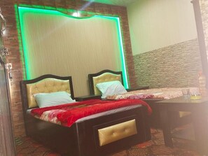 WiFi (無料)、ベッドシーツ