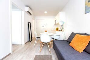 Apartment | Living area | 50-inch flat-screen TV with cable channels, TV - Zagreb City Beat (Zagreb)