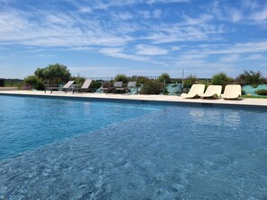 Outdoor pool - 3- House with panoramic view of vineyards (34120 TOURBES)