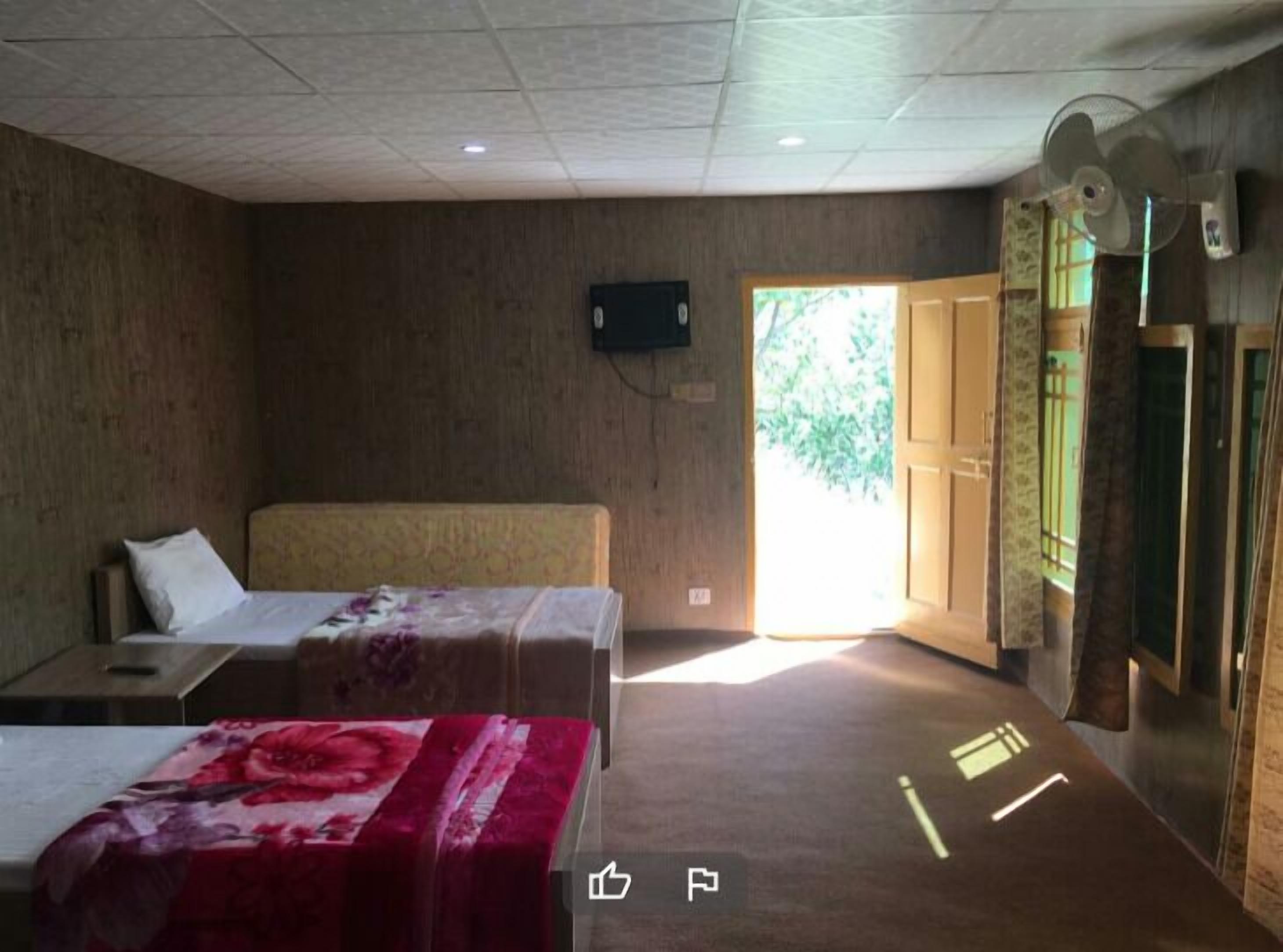 標準四人房 | 熨斗/熨衣板、免費無線上網、床單