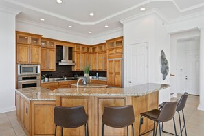 Private kitchen - LUXURY WATERFRONT / BOAT DOCK & LIFT! (Tampa)