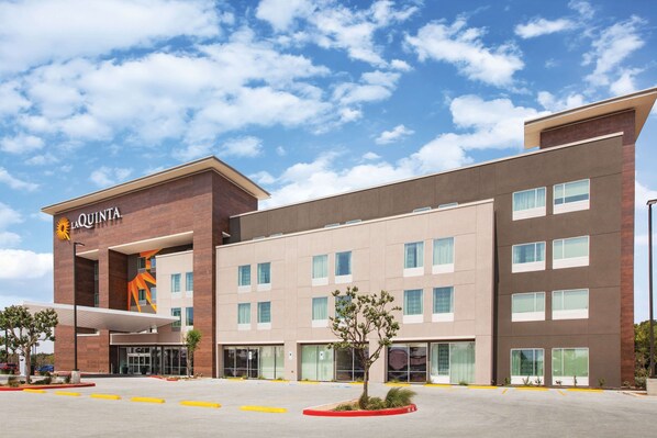 Exterior - La Quinta Inn & Suites by Wyndham Bardstown (Bardstown)