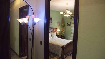 3 dormitorios, tabla de planchar con plancha, wifi gratis y ropa de cama