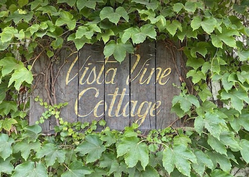 Vista Vine Cottage-Vista Views of Olive Orchards and Vineyards for Miles!