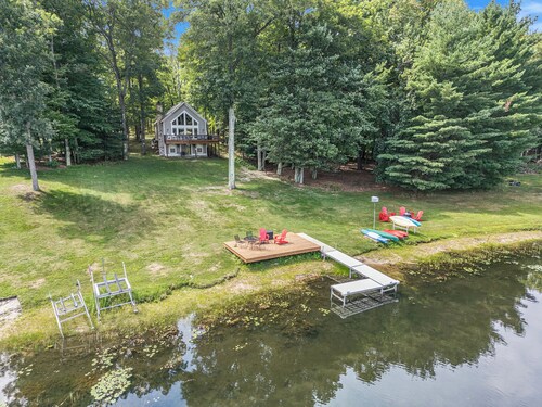 The Red Door Cottage on Big Star Lake, Sleeps 8!
