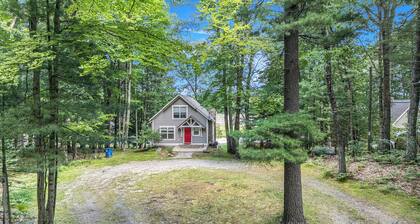 The Red Door Cottage on Big Star Lake, Sleeps 8!