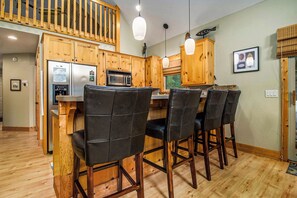 Fridge, microwave, oven, stovetop - The Red Door Cottage on Big Star Lake, Sleeps 8! (Baldwin)