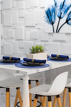 Dining - Modern Apartment very close to NYC with parking (Bayonne, NJ 07002)