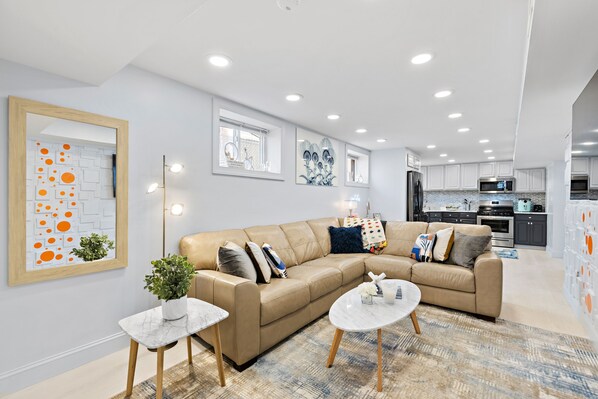 Smart TV - Modern Apartment very close to NYC with parking spot (Bayonne, NJ 07002)