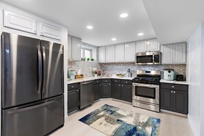 Fridge, microwave, oven, stovetop - Modern Apartment very close to NYC with parking spot (Bayonne, NJ 07002)