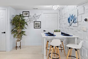 Dining - Modern Apartment very close to NYC with parking spot (Bayonne, NJ 07002)