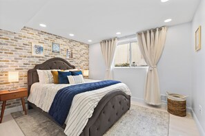 2 bedrooms, desk, iron/ironing board, WiFi - Modern Apartment very close to NYC with parking spot (Bayonne, NJ 07002)