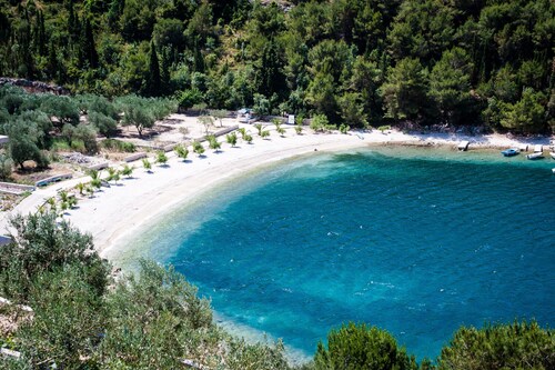 STONE HOUSES , COMPLETE PRIVACY , 7 BEDROOMS , 2 POOLS , IDEAL PLACE FOR HOLIDAY