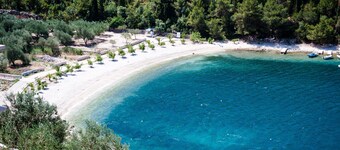 STONE HOUSES , COMPLETE PRIVACY , 7 BEDROOMS , 2 POOLS , IDEAL PLACE FOR HOLIDAY