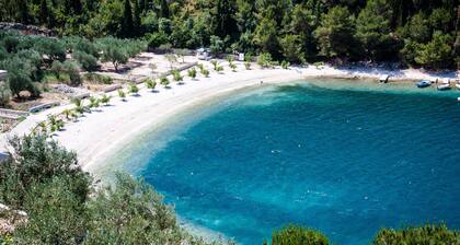 STONE HOUSES , COMPLETE PRIVACY , 7 BEDROOMS , 2 POOLS , IDEAL PLACE FOR HOLIDAY