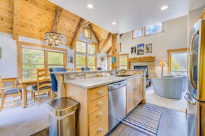 Fridge, microwave, oven, stovetop - Minutes to Keystone Base Area, Second Story Balcony w/ Mountain Views! (Keystone)