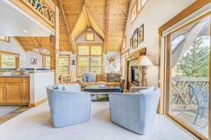 TV, fireplace - Minutes to Keystone Base Area, Second Story Balcony w/ Mountain Views! (Keystone)