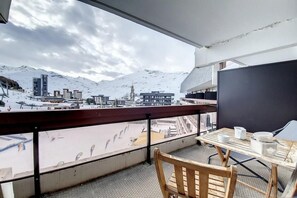 Outdoor dining - 100m from ski slopes, 5th floor, view ski slopes, balcony, tv, ski locker, 24m², Les Menuires (Les Menuires)