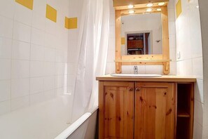 Bathtub