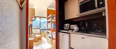 Refrigerador, horno, lavavajillas, cafetera/tetera