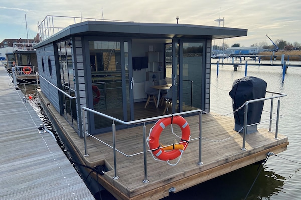 Hausboot Fjord Vela