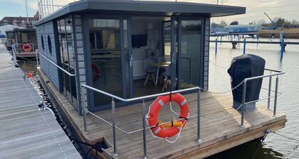 Hausboot Fjord Vela mit Biosauna und Dachterrasse in Barth