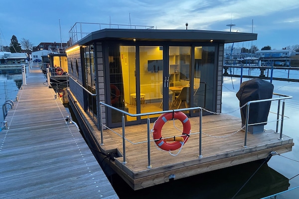 Hausboot Fjord Vela Abendstimmung