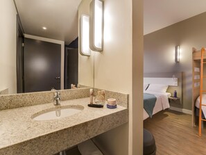 Family Apartment, Multiple Beds | Desk, blackout drapes, soundproofing, free cribs/infant beds - Ibis Budget Farroupilha (Farroupilha)