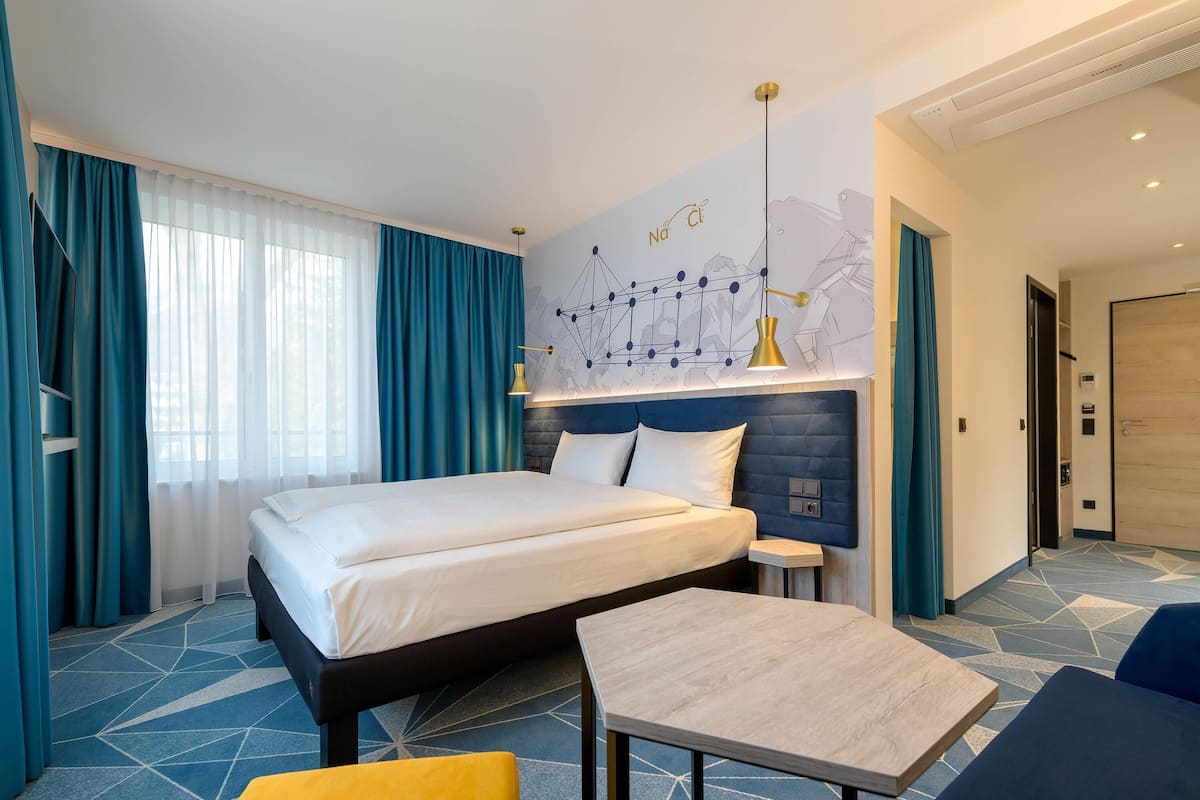 Family Room, Multiple Beds (Modern) | Hypo-allergenic bedding available, in-room safe, desk, blackout drapes