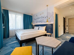 Family Room, Multiple Beds (Modern) | Hypo-allergenic bedding, in-room safe, desk, blackout drapes - ibis Styles Bad Reichenhall (Bad Reichenhall)