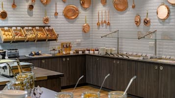 Desayuno buffet todos los días (EUR 18 por persona)