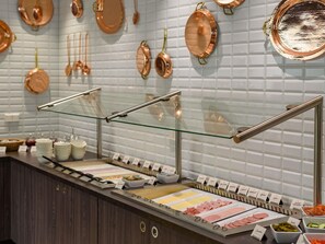 Dagelijks ontbijtbuffet (EUR 18 per persoon)