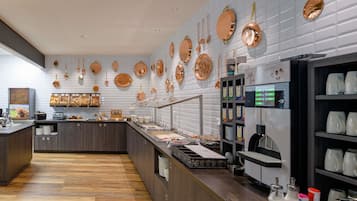 Café da manhã com buffet todos os dias mediante uma taxa