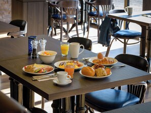 Morgenmadsbuffet hver dag (18 EUR pr. person)